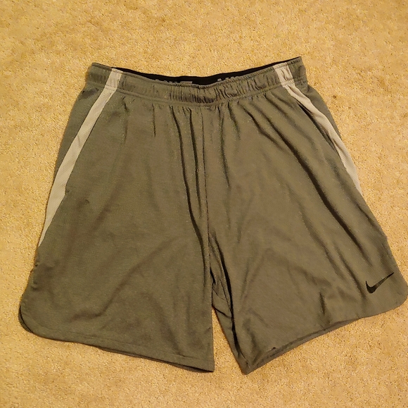 💥Nike Athletic Shorts💥 - Picture 3 of 5